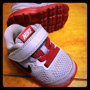 Nike Baby Velcro Shoe Size 2 Gray and Red Like New
